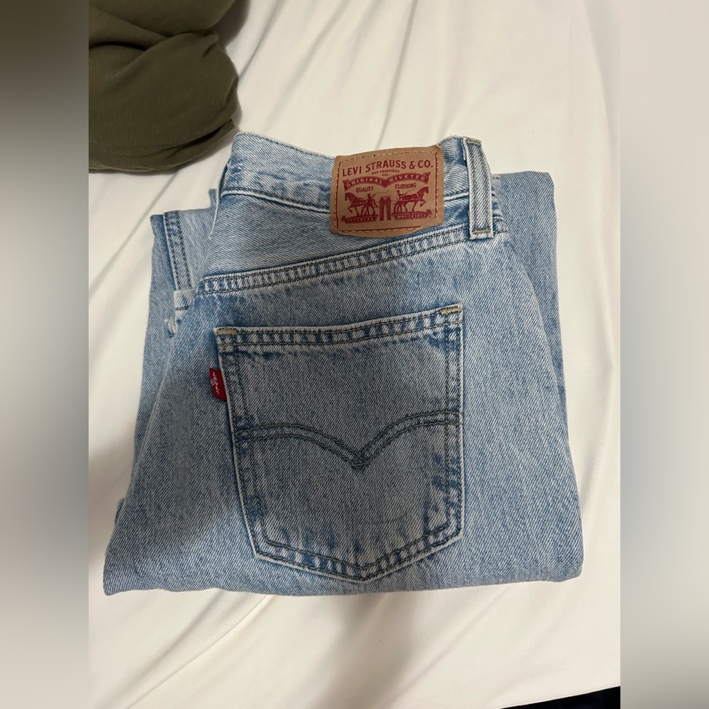 Low pro straight Levi denim jeans